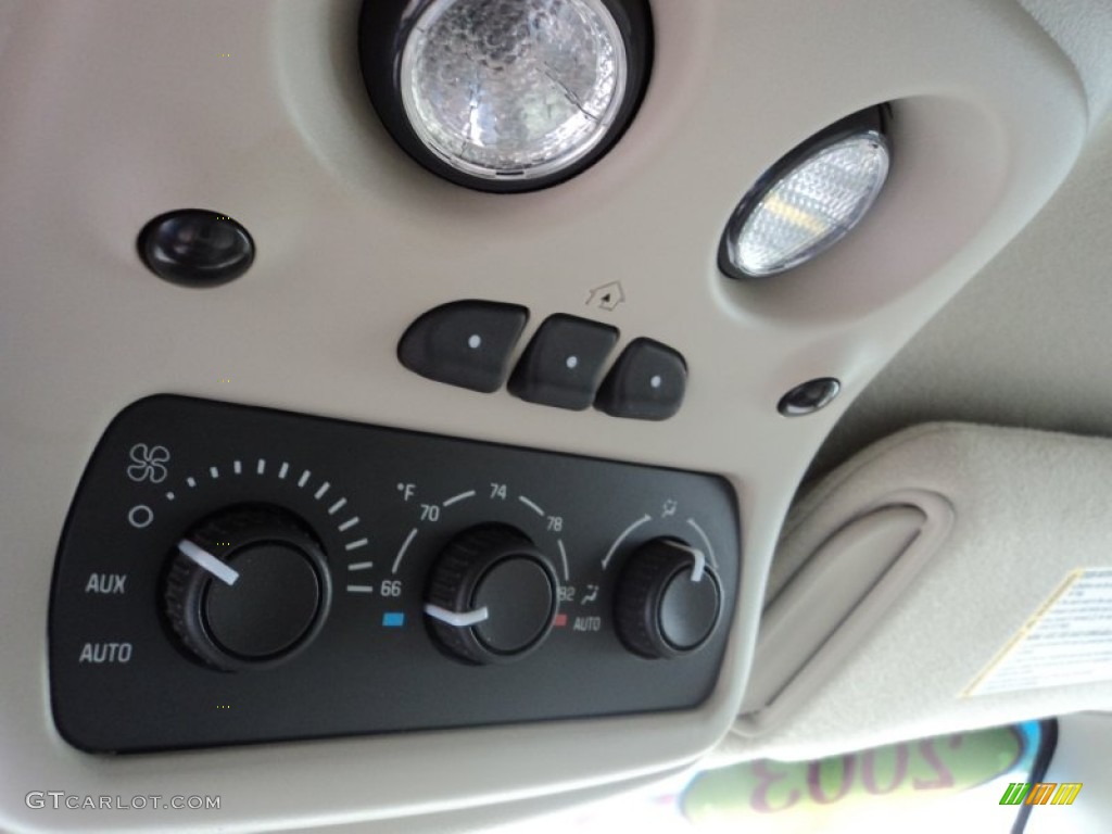 2003 Chevrolet Suburban 2500 LT 4x4 Controls Photos