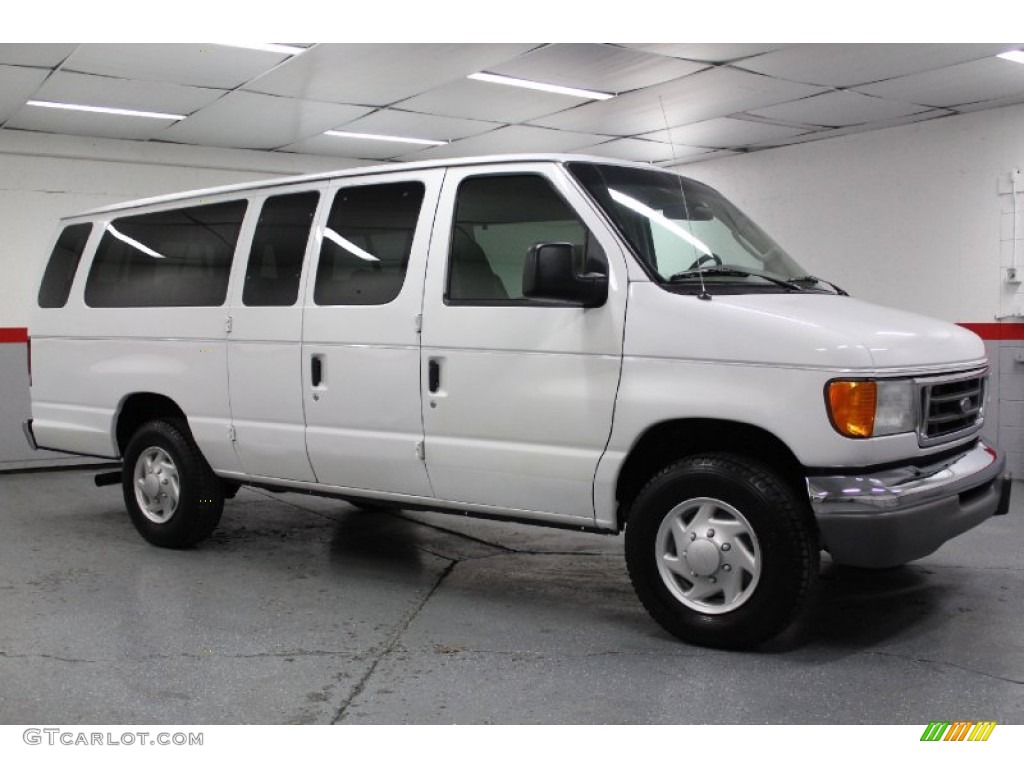 Oxford White 2004 Ford E Series Van E350 Super Duty XLT 15 Passenger Exterior Photo #71621397