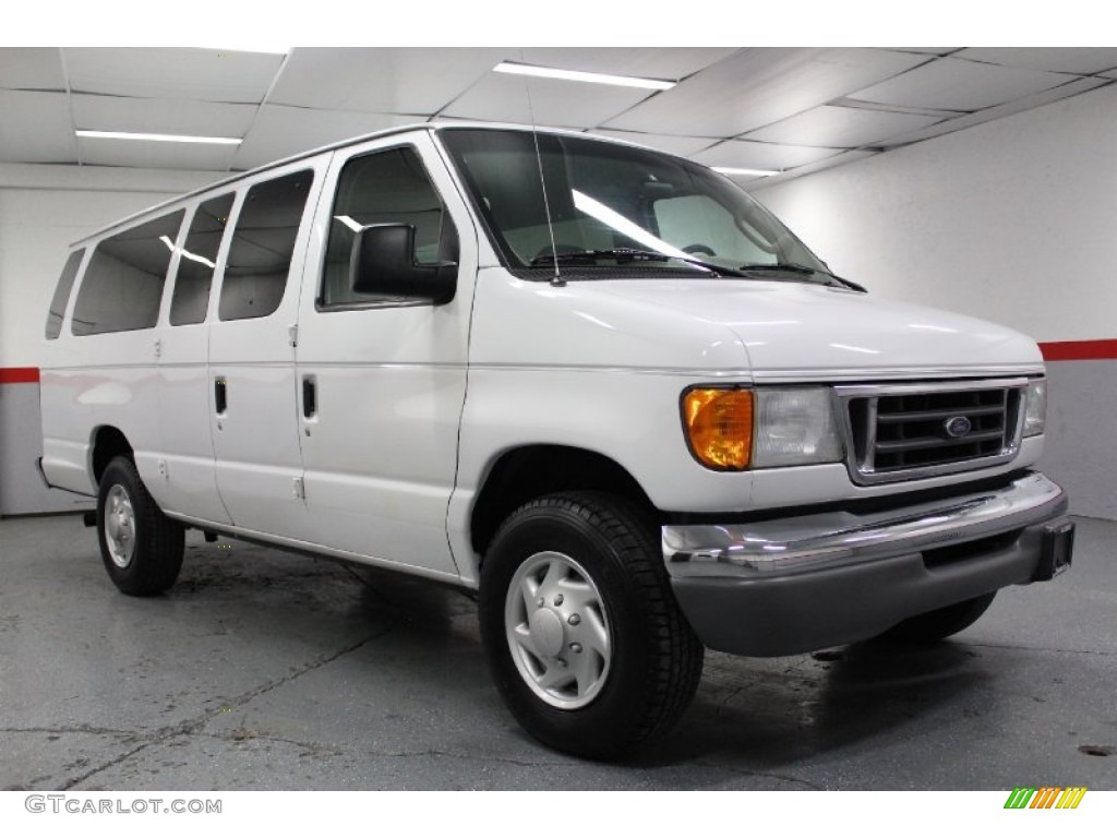 2004 Ford E Series Van E350 Super Duty XLT 15 Passenger Exterior Photos
