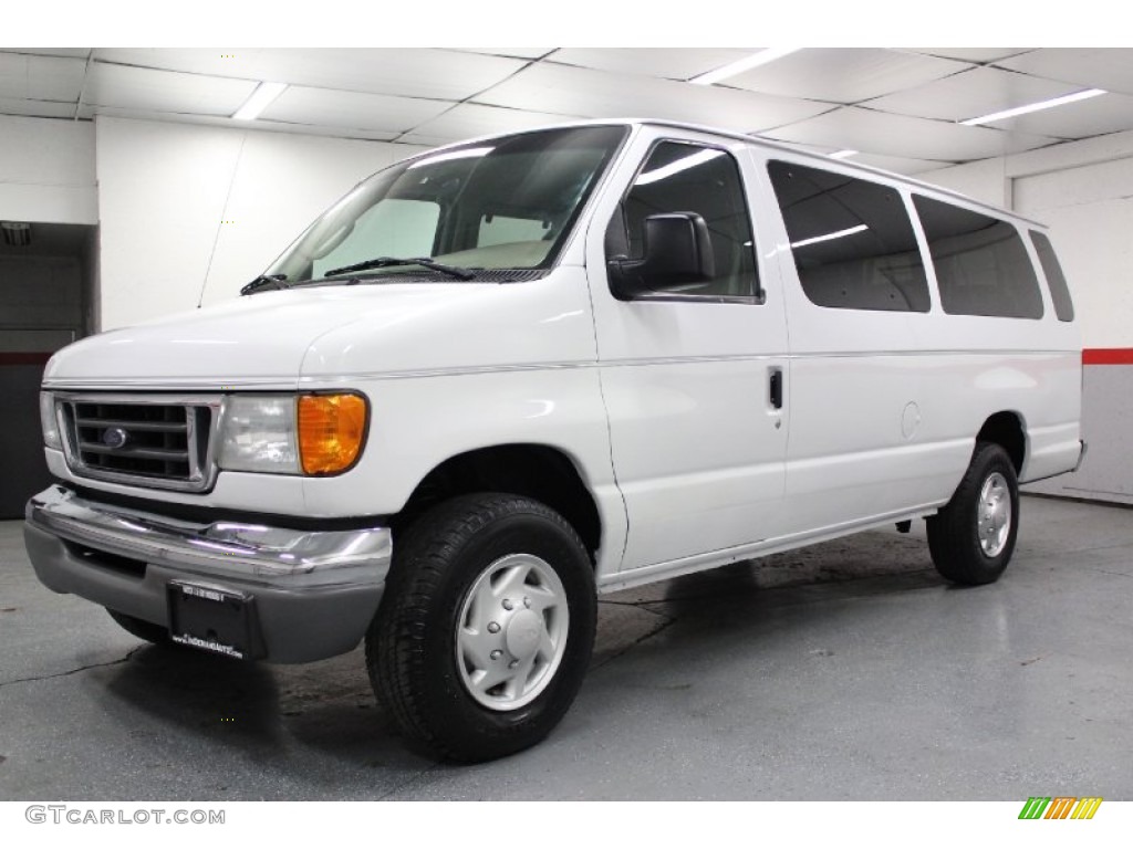 Oxford White 2004 Ford E Series Van E350 Super Duty XLT 15 Passenger Exterior Photo #71621437