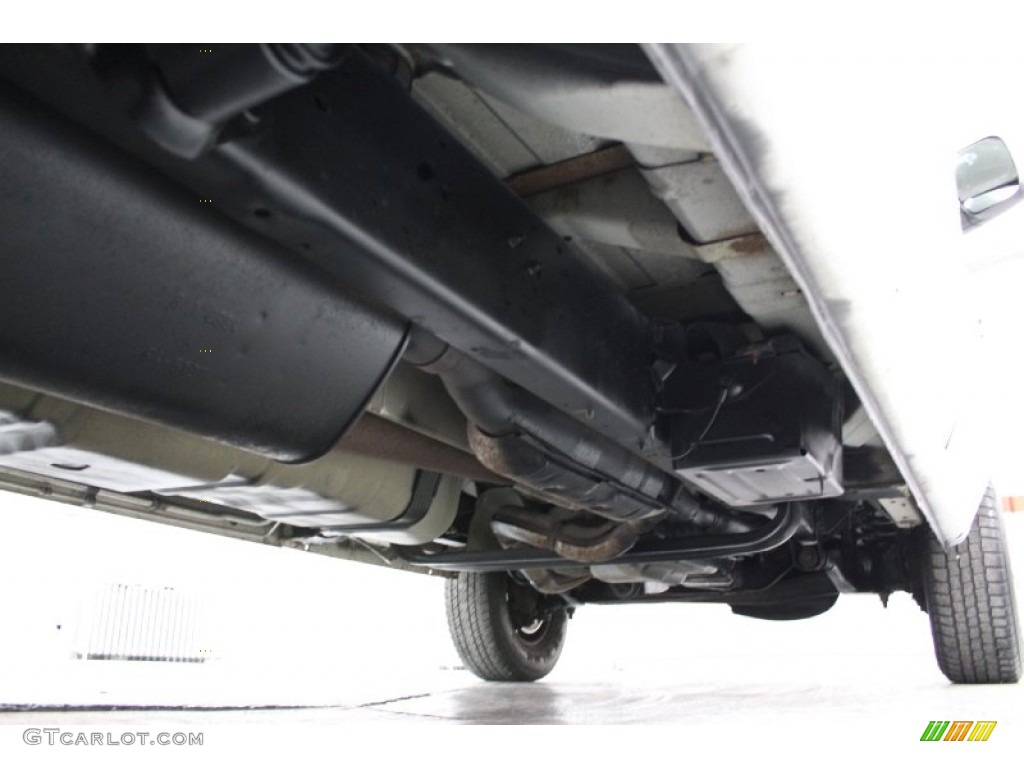 2004 Ford E Series Van E350 Super Duty XLT 15 Passenger Undercarriage Photo #71621563