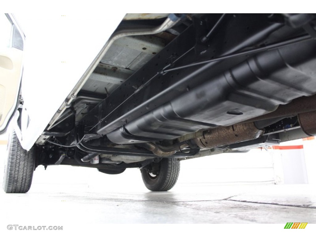 2004 Ford E Series Van E350 Super Duty XLT 15 Passenger Undercarriage Photo #71621575