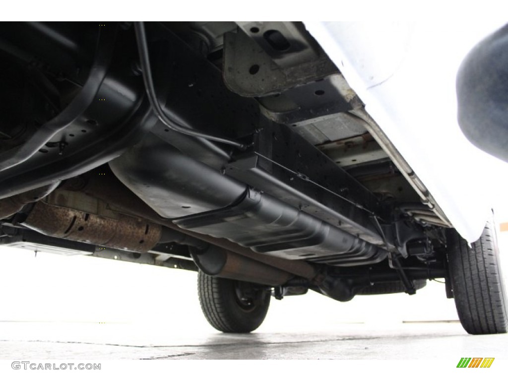 2004 Ford E Series Van E350 Super Duty XLT 15 Passenger Undercarriage Photos
