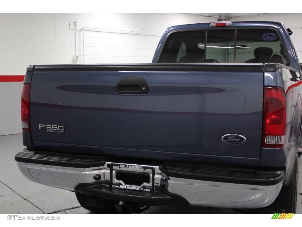 2004 F350 Super Duty XLT SuperCab 4x4 - Medium Wedgewood Blue Metallic / Medium Flint photo #17