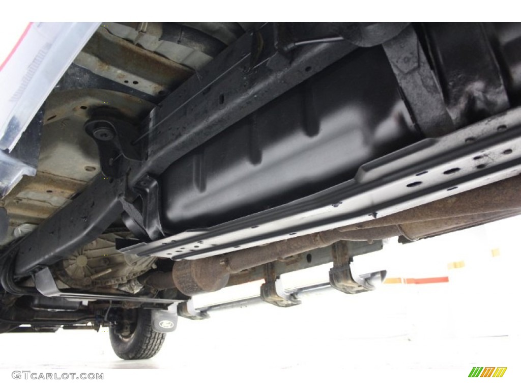 2004 Ford F350 Super Duty XLT SuperCab 4x4 Undercarriage Photo #71622706
