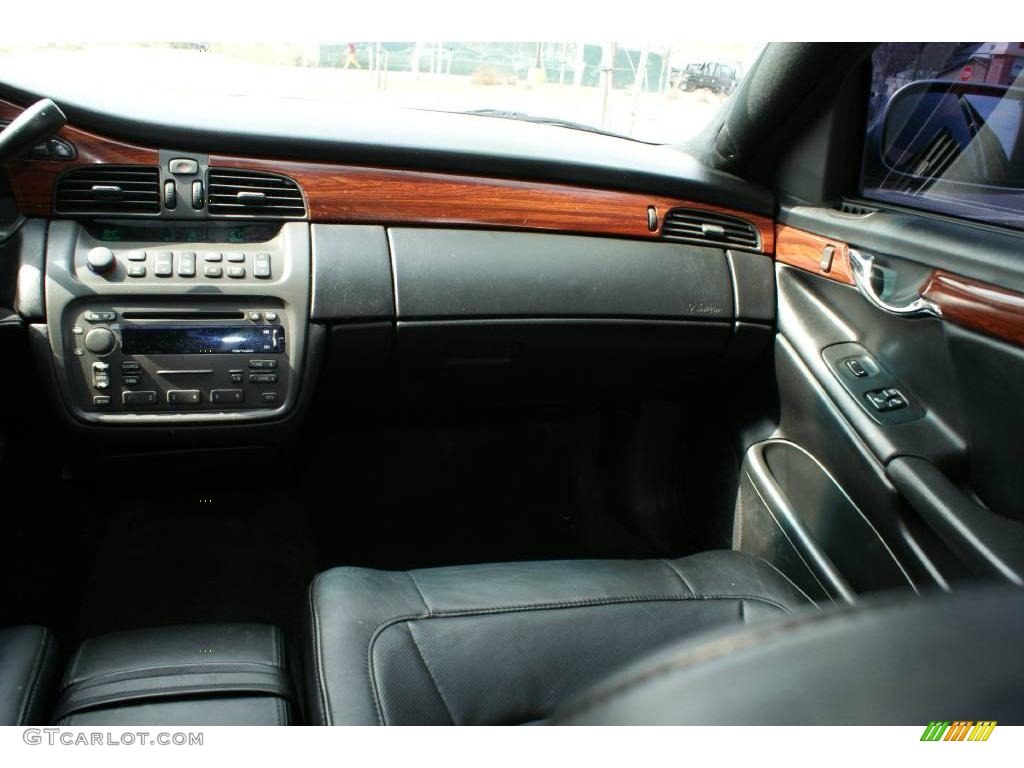 2004 DeVille Sedan - Light Platinum / Shale photo #17