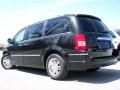 2009 Brilliant Black Crystal Pearl Chrysler Town & Country Limited  photo #5