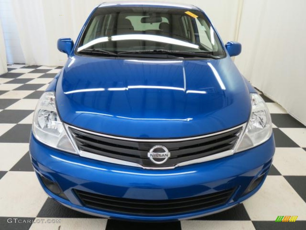 2010 Versa 1.8 S Hatchback - Metallic Blue / Charcoal photo #2