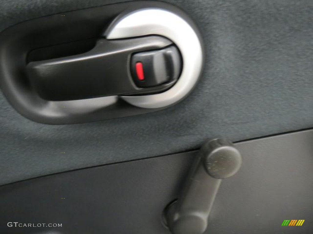 2010 Versa 1.8 S Hatchback - Metallic Blue / Charcoal photo #20