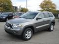 Front 3/4 View of 2013 Grand Cherokee Laredo 4x4