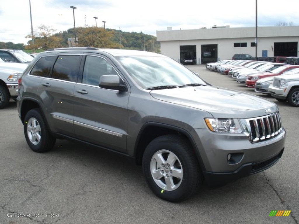 2013 Grand Cherokee Laredo 4x4 - Mineral Gray Metallic / Dark Graystone/Medium Graystone photo #4