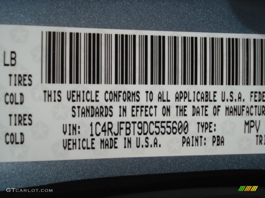 2013 Grand Cherokee Limited 4x4 - Winter Chill Pearl / Black photo #20