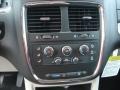 True Blue Pearl - Grand Caravan SXT Photo No. 17