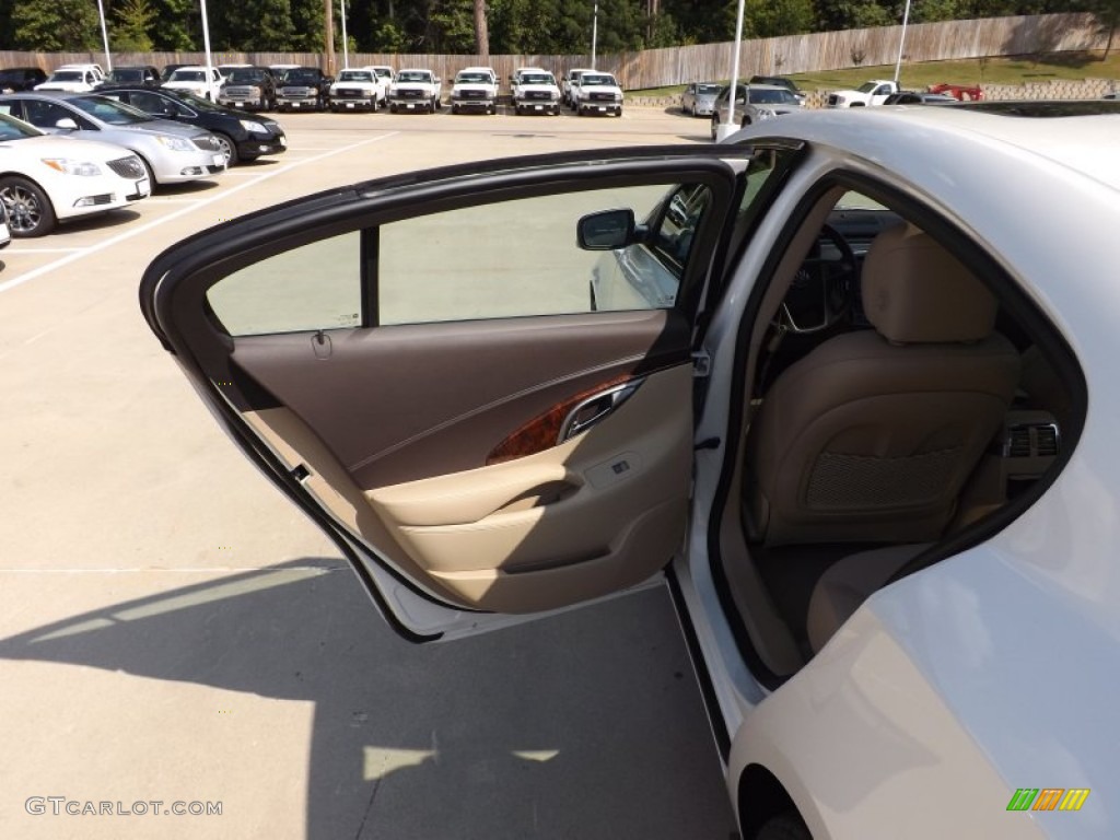 2013 LaCrosse FWD - White Diamond Tricoat / Cashmere photo #17