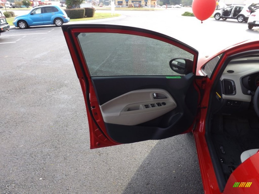 2013 Rio EX Sedan - Signal Red / Beige photo #12