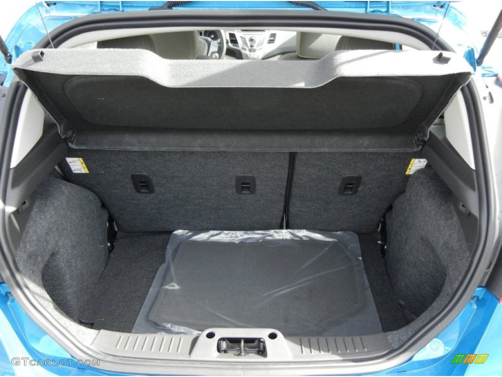 2012 Ford Fiesta SE Hatchback Trunk Photo #71647699