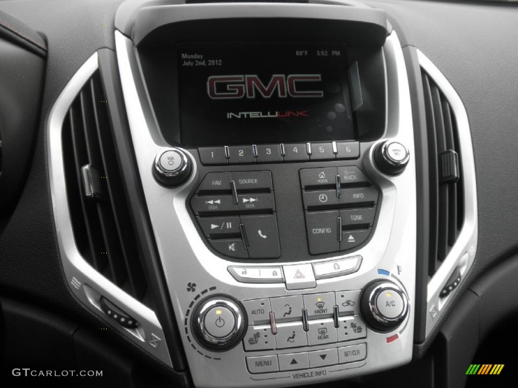 2013 GMC Terrain SLE Controls Photo #71648773