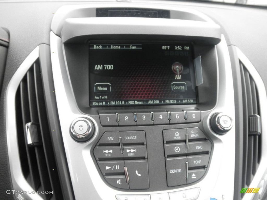 2013 GMC Terrain SLE Controls Photo #71648791