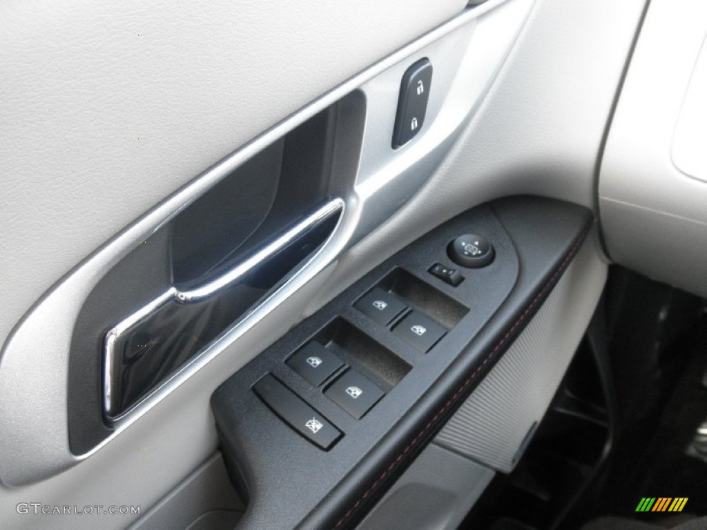 2013 GMC Terrain SLE Controls Photo #71650915