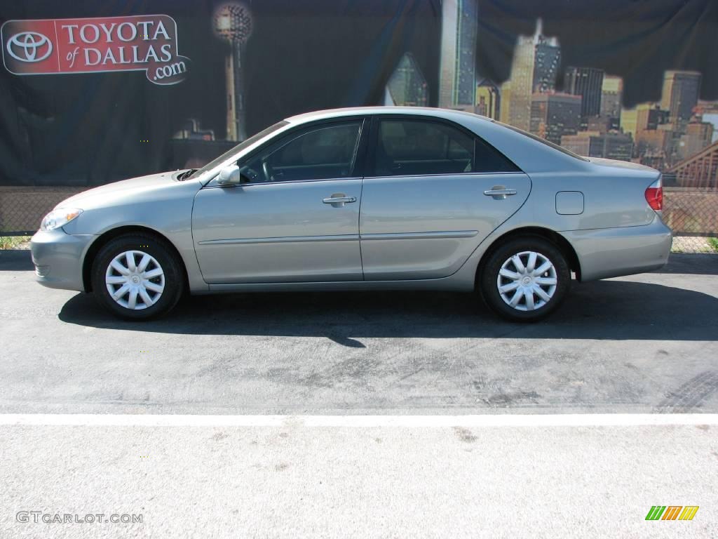 2005 Camry LE - Mineral Green Opalescent / Dark Gray photo #1