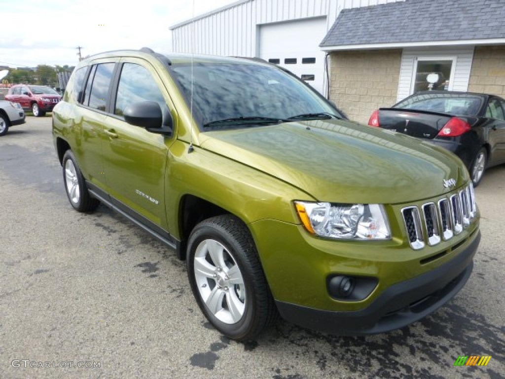 2012 Compass Latitude 4x4 - Rescue Green Metallic / Dark Slate Gray photo #7
