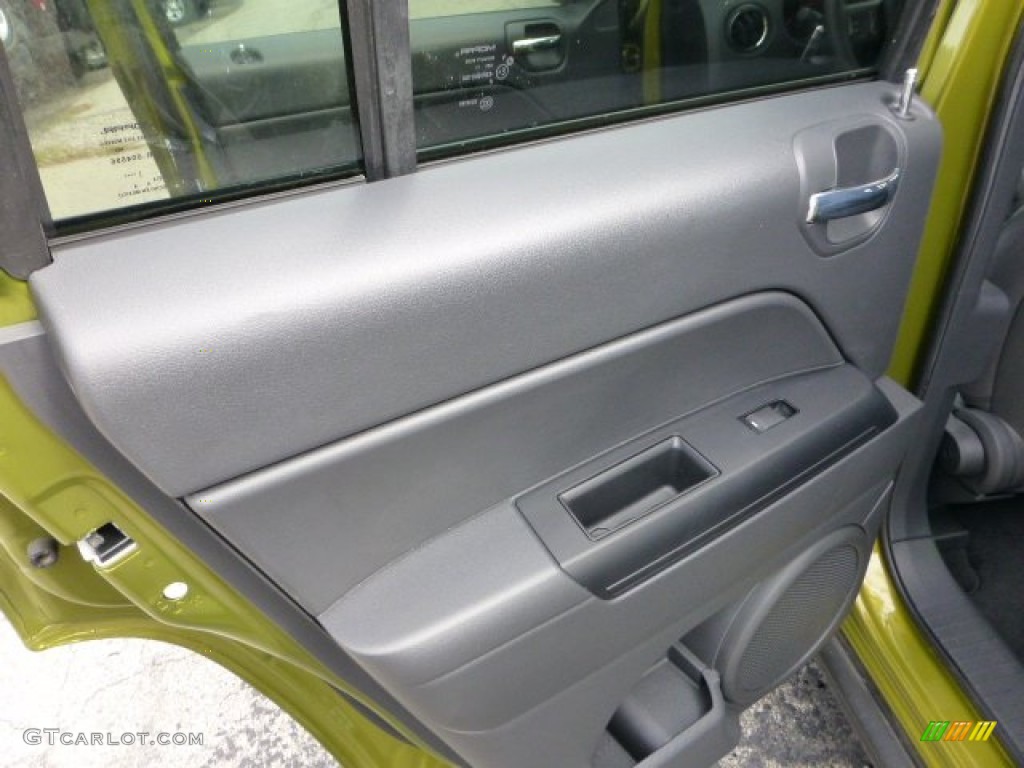 2012 Compass Latitude 4x4 - Rescue Green Metallic / Dark Slate Gray photo #13