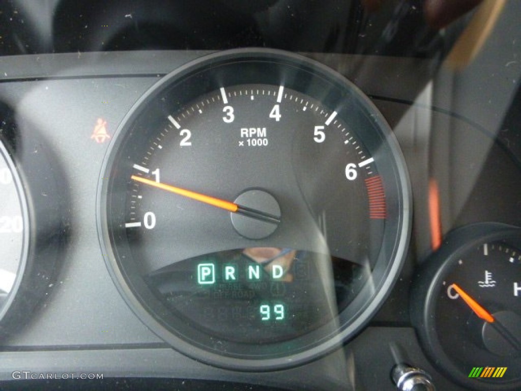 2012 Compass Latitude 4x4 - Rescue Green Metallic / Dark Slate Gray photo #19