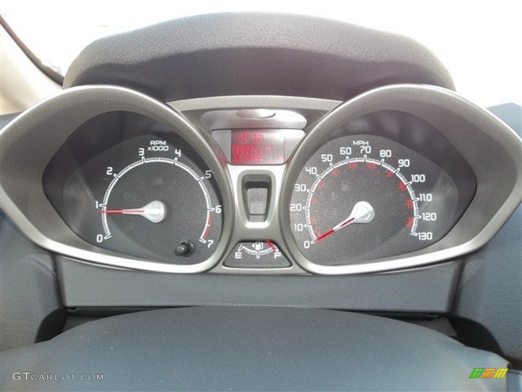 2013 Fiesta SE Sedan - Race Red / Charcoal Black photo #37