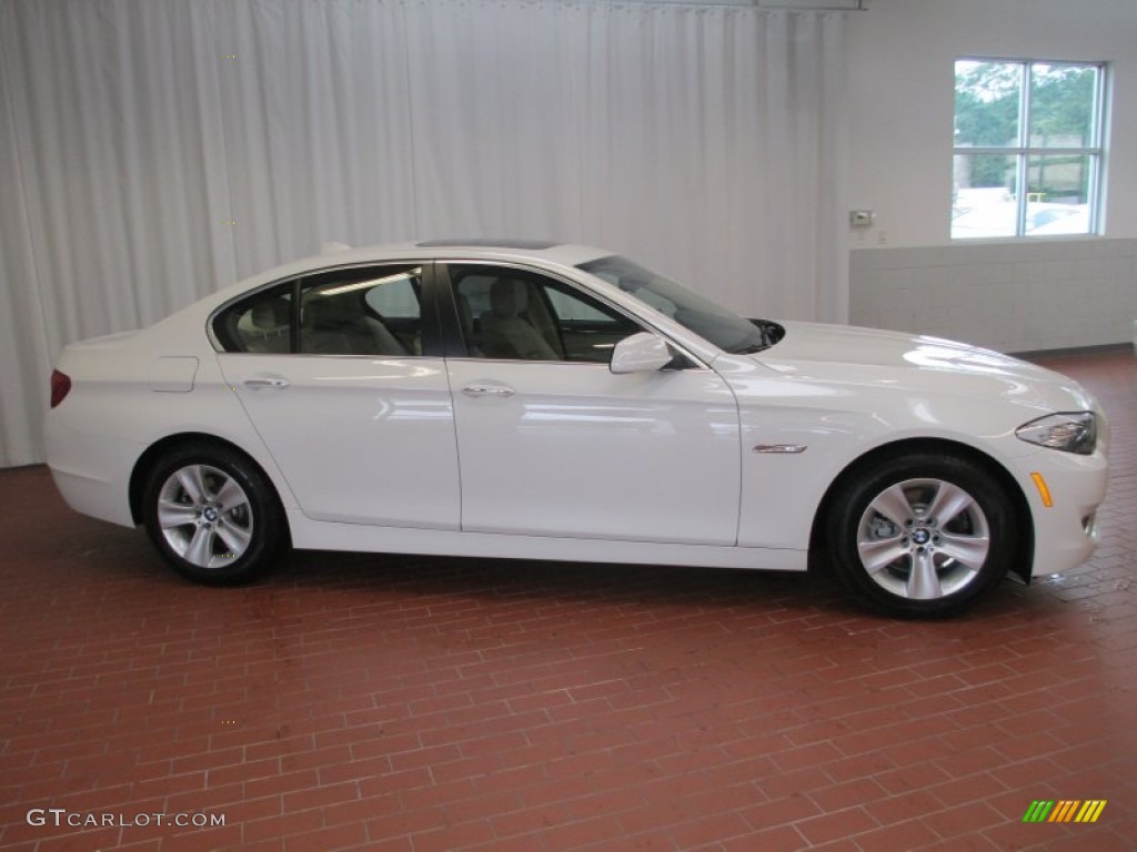 2013 5 Series 528i xDrive Sedan - Alpine White / Venetian Beige photo #3