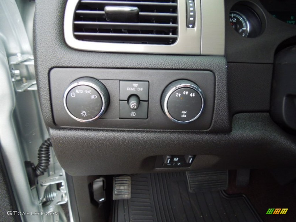 2013 Chevrolet Silverado 3500HD LTZ Crew Cab 4x4 Dually Controls Photo #71672734
