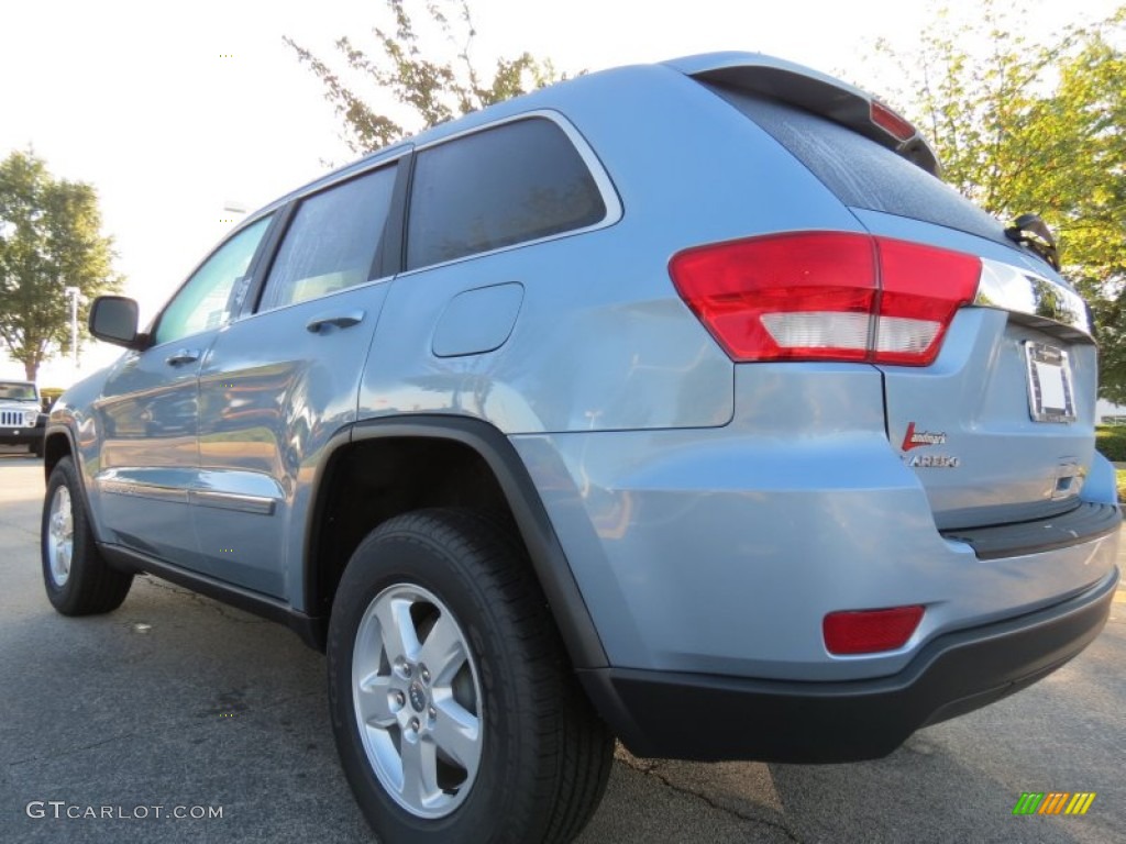 2013 Grand Cherokee Laredo - Winter Chill Pearl / Dark Graystone/Medium Graystone photo #2