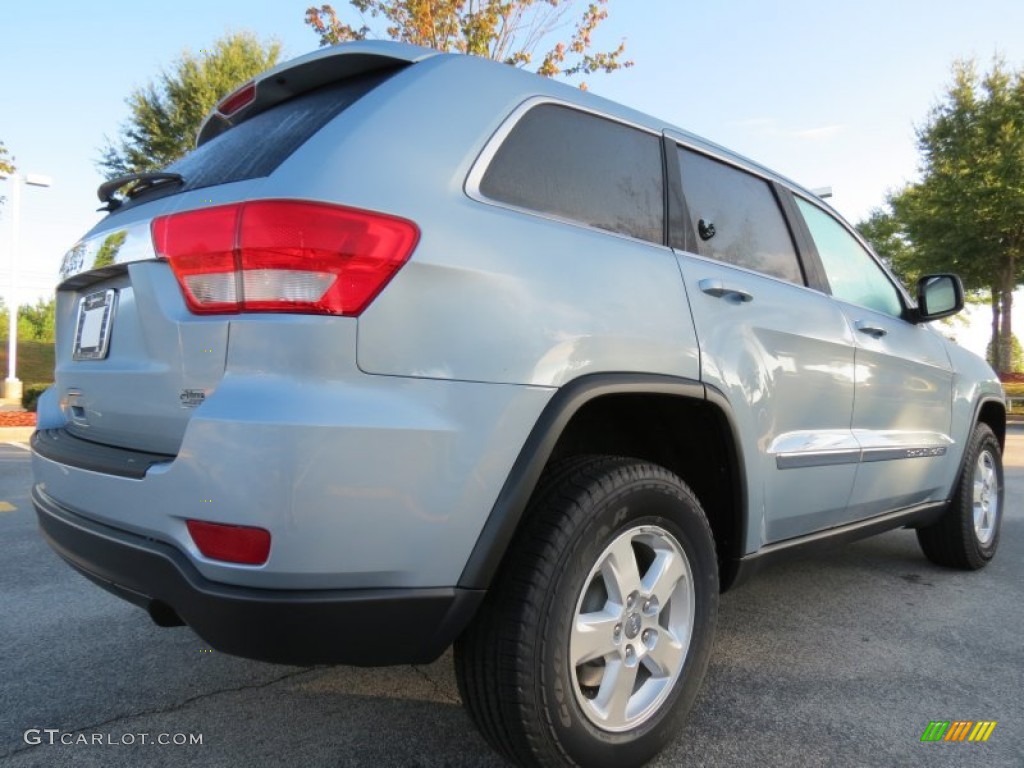 2013 Grand Cherokee Laredo - Winter Chill Pearl / Dark Graystone/Medium Graystone photo #3