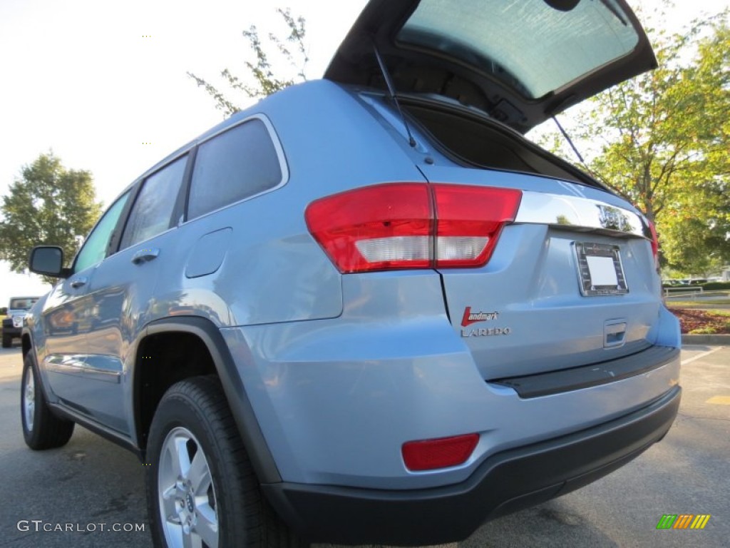 2013 Grand Cherokee Laredo - Winter Chill Pearl / Dark Graystone/Medium Graystone photo #8