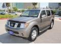 Granite Metallic - Pathfinder SE Photo No. 2