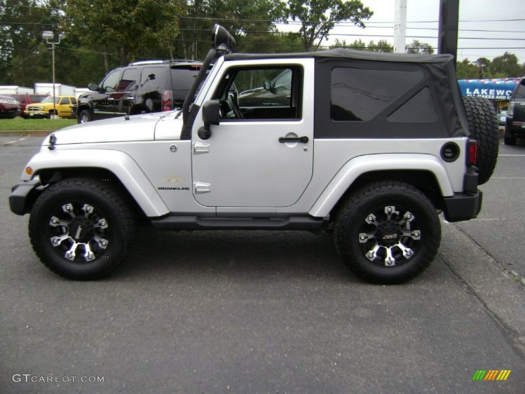 2011 Wrangler Sahara 4x4 - Bright Silver Metallic / Black photo #8