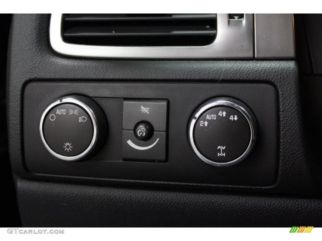 2007 Suburban 1500 LS 4x4 - Black / Ebony photo #74