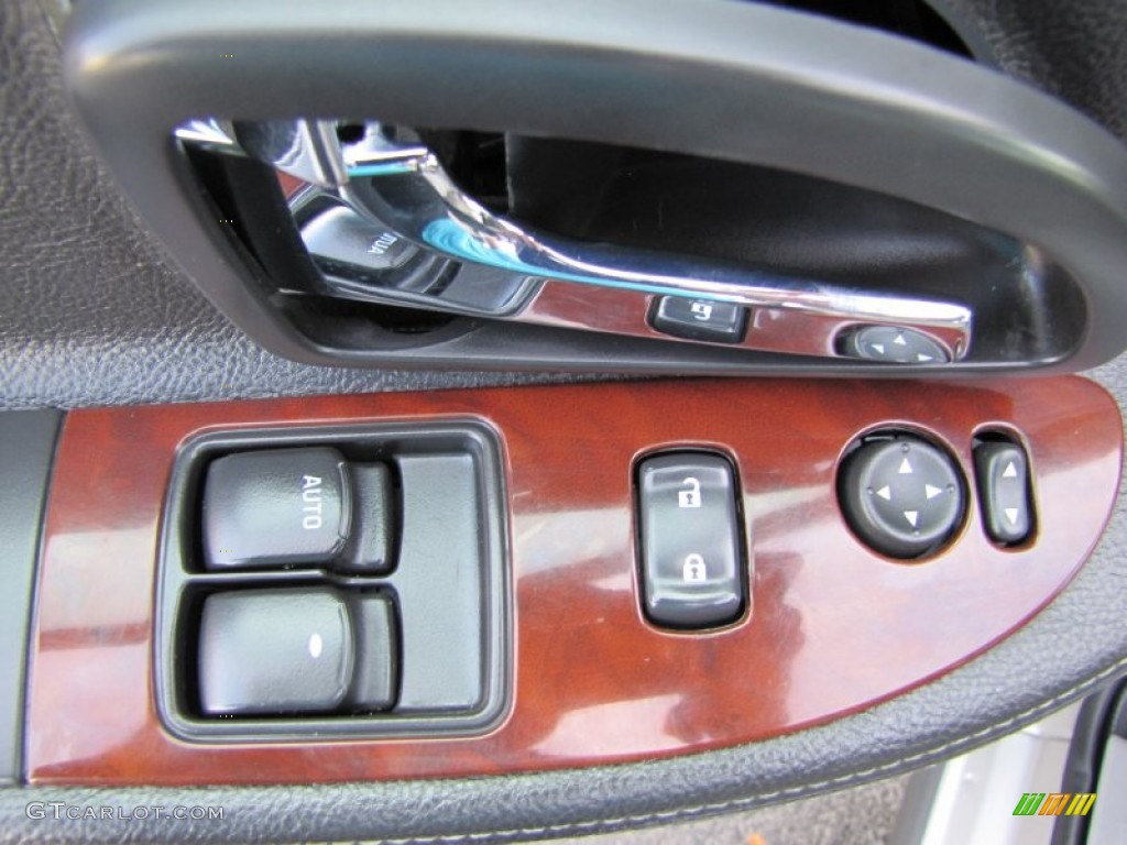 2005 Chevrolet Uplander LT Controls Photos