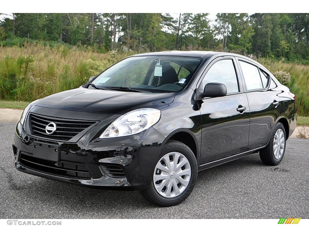 2013 Nissan Versa 1.6 S Sedan Exterior Photos
