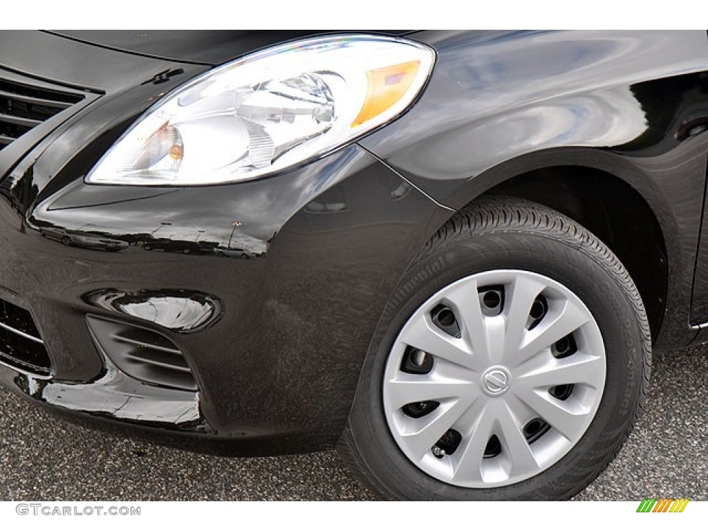 2013 Versa 1.6 S Sedan - Super Black / Charcoal photo #3