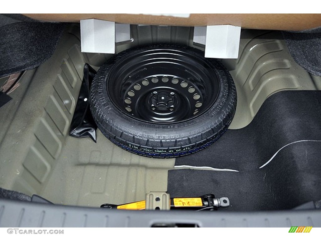 2013 Nissan Versa 1.6 S Sedan Trunk Photos