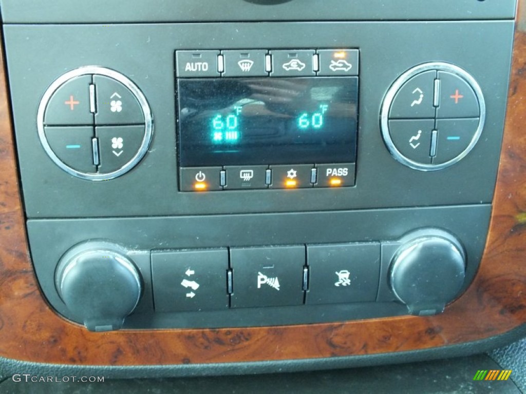 2011 Chevrolet Silverado 2500HD LTZ Crew Cab 4x4 Controls Photo #71695309