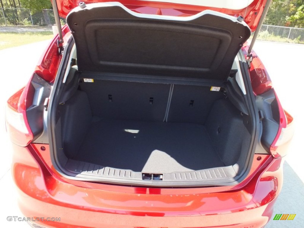 2013 Ford Focus SE Hatchback Trunk Photo #71697190