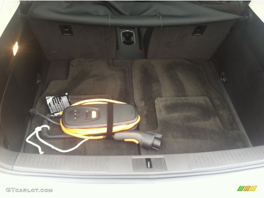 2011 Chevrolet Volt Hatchback Trunk Photo #71701777