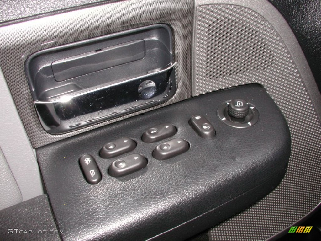 2006 Ford F150 FX4 SuperCrew 4x4 Controls Photo #71707294
