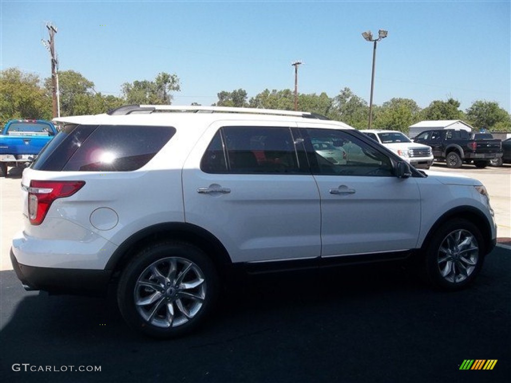 2013 Explorer XLT - White Platinum Tri-Coat / Charcoal Black photo #9