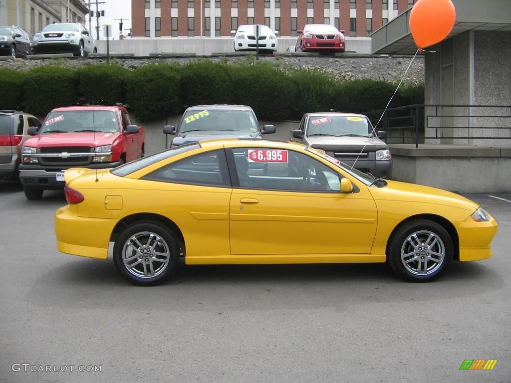 2003 Cavalier LS Sport Coupe - Yellow / Graphite Gray photo #7