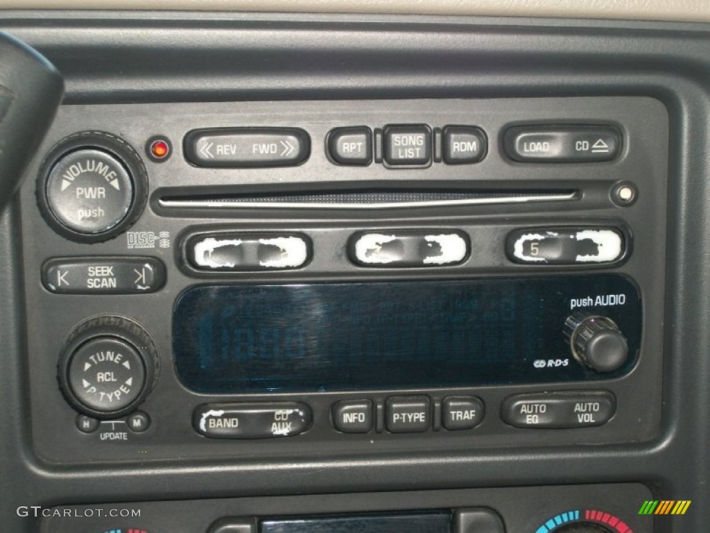 2004 Chevrolet Tahoe LT 4x4 Audio System Photo #71720515