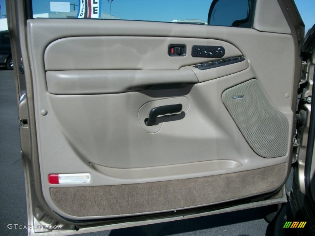 2004 Chevrolet Tahoe LT 4x4 Gray/Dark Charcoal Door Panel Photo #71720566