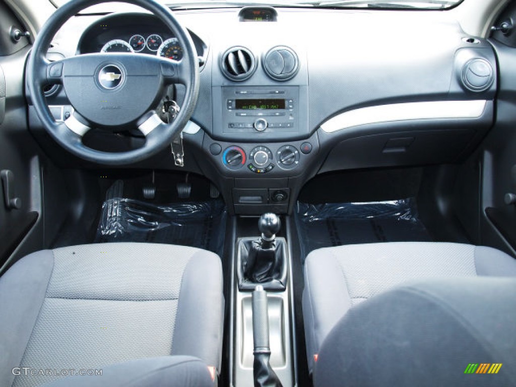 2007 Chevrolet Aveo LS Sedan Charcoal Black Dashboard Photo #71721676