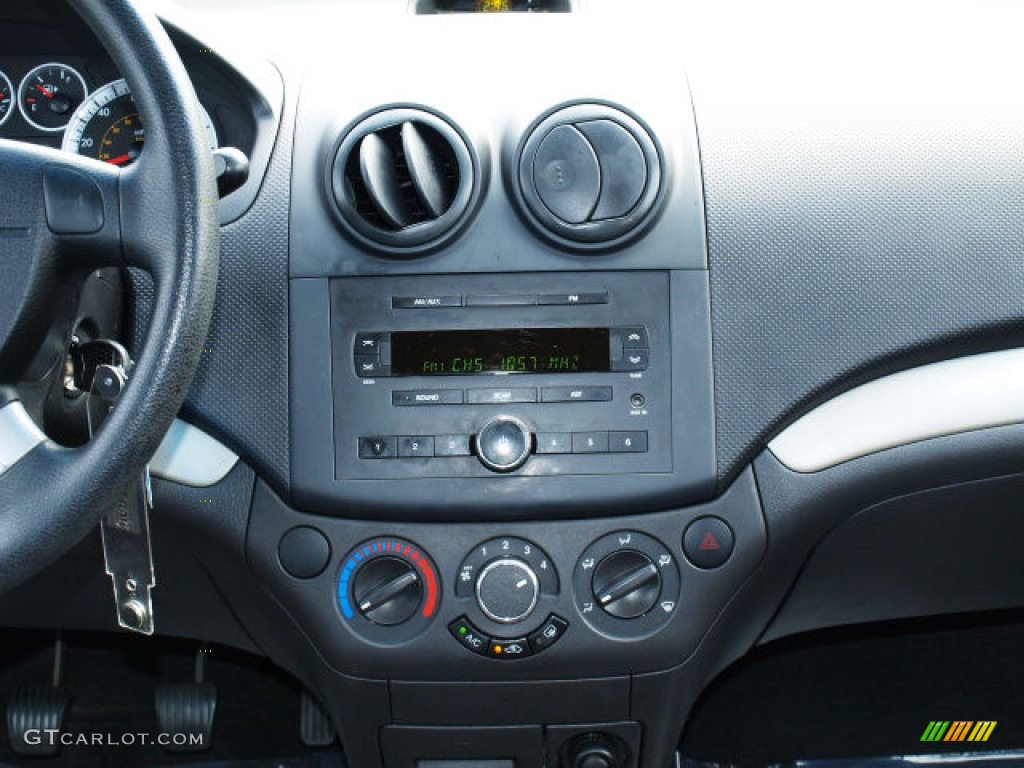 2007 Chevrolet Aveo LS Sedan Controls Photo #71721691